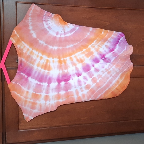 Hand tie-dyed  TEE-SHIRT - Picture 3 of 4